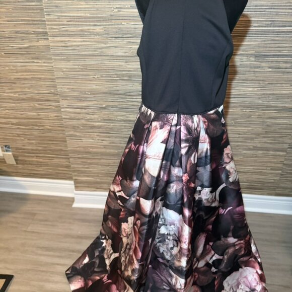 Fantastic Evening Gown Black and Floral - Picture 3 of 4